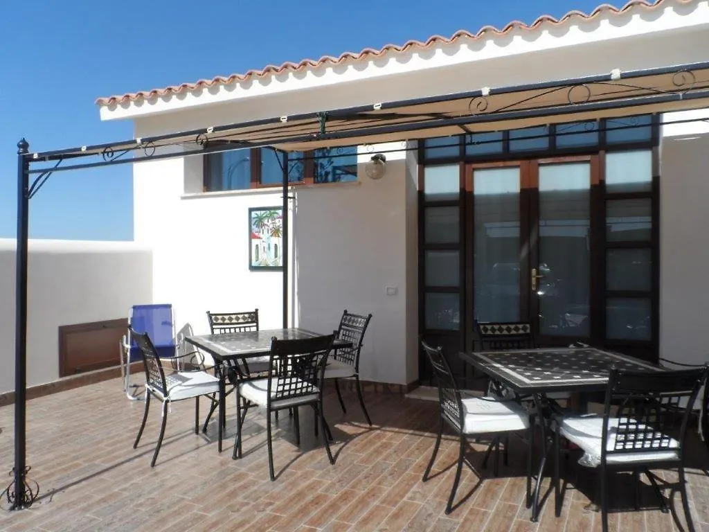 Villa Al Mare Guest House Tre Fontane 0*,